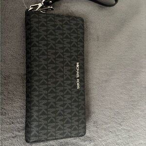 Michael Kors Black Wallet Slim Design Zipper Closure